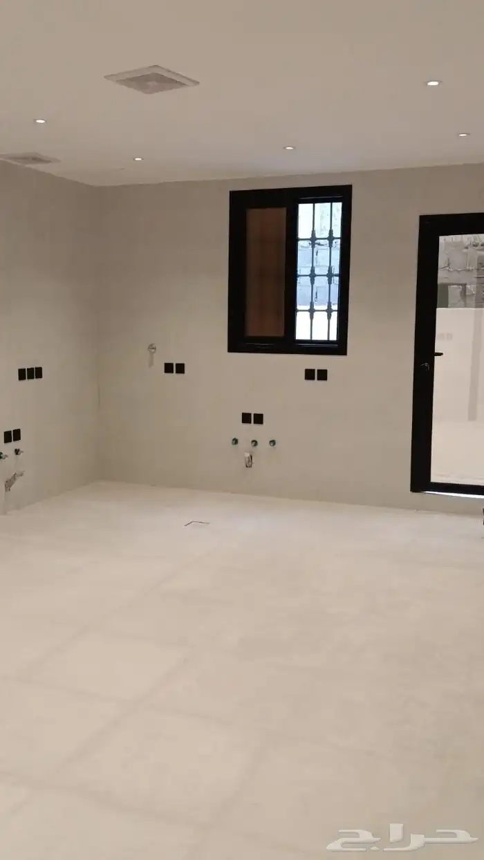 عقار زاوية للبيع   سكني استثماري في موقع استراتيجي الجبيلة 10