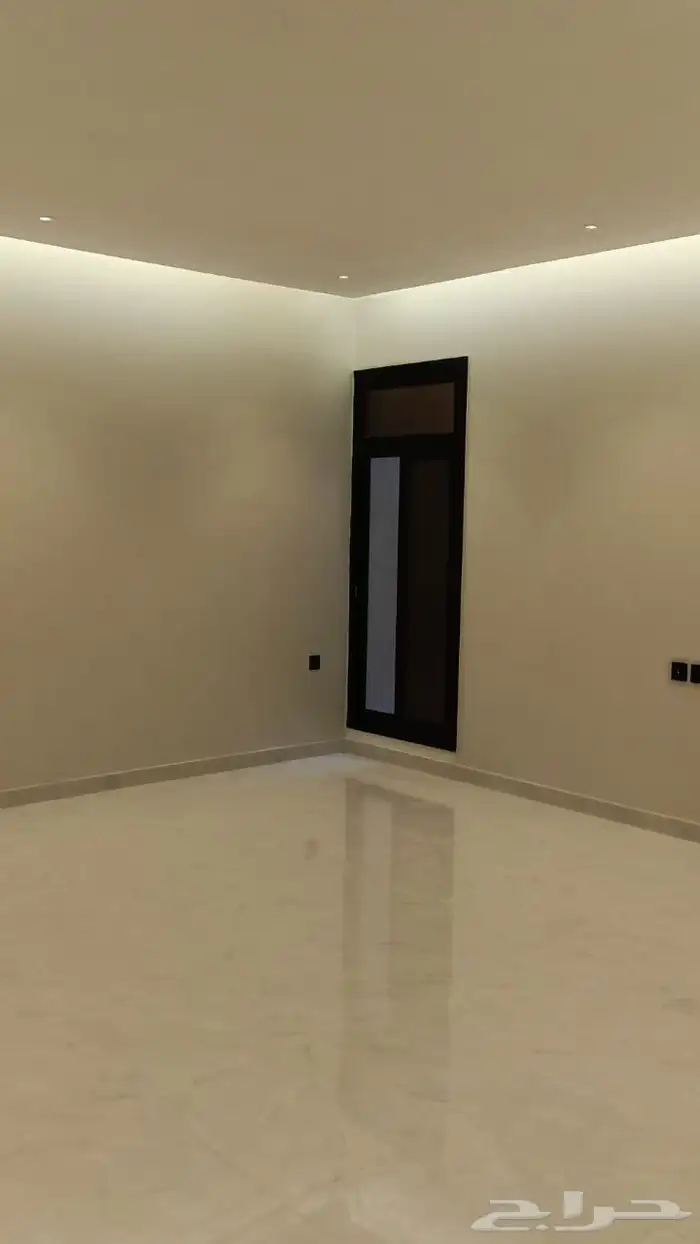 عقار زاوية للبيع   سكني استثماري في موقع استراتيجي الجبيلة 8