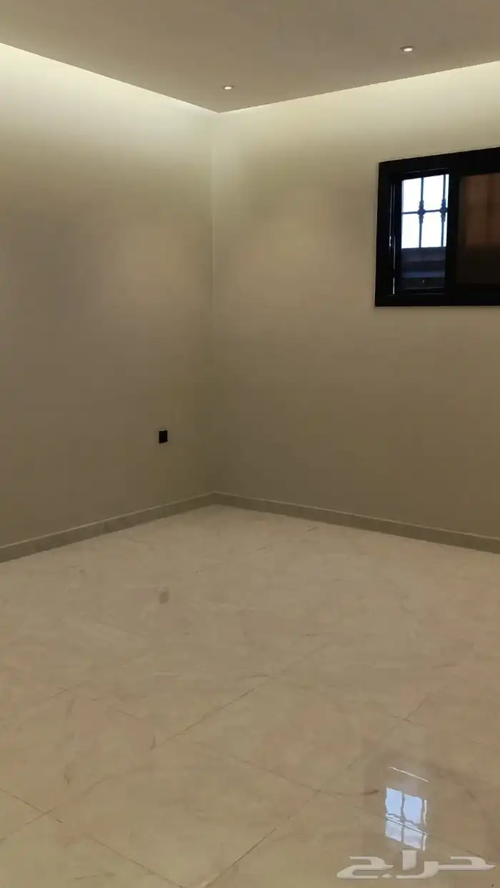 عقار زاوية للبيع   سكني استثماري في موقع استراتيجي الجبيلة 11