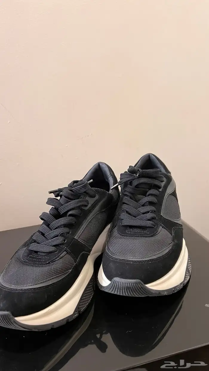 جزمه مسخدمه مره وحده فقط مقاس44 4