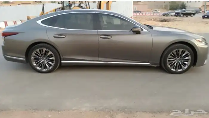 لكزس LS500 4