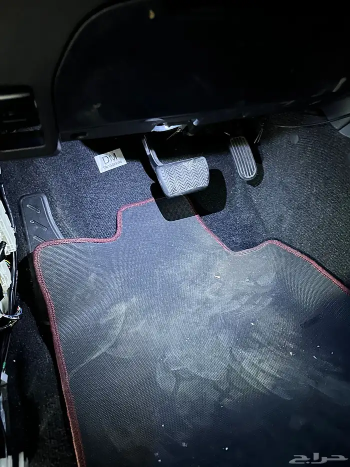 اناره عند الارجل لاندكروزر اصلي معدل ابيض 0