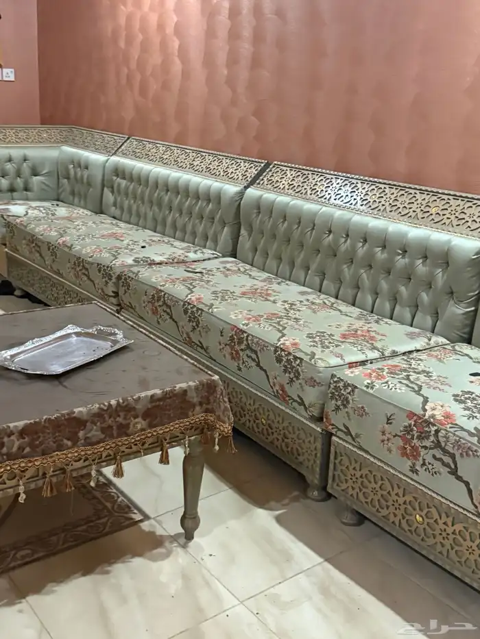 جلسه مغربيه مع ستايرها وطاولتين عشرة قطع 1