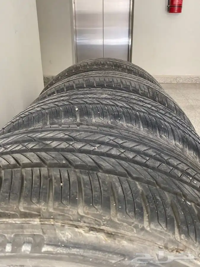طقم كفرات لوفن شرط مقاس 235 50 18 شبه جديده تاريخ نص 22 1
