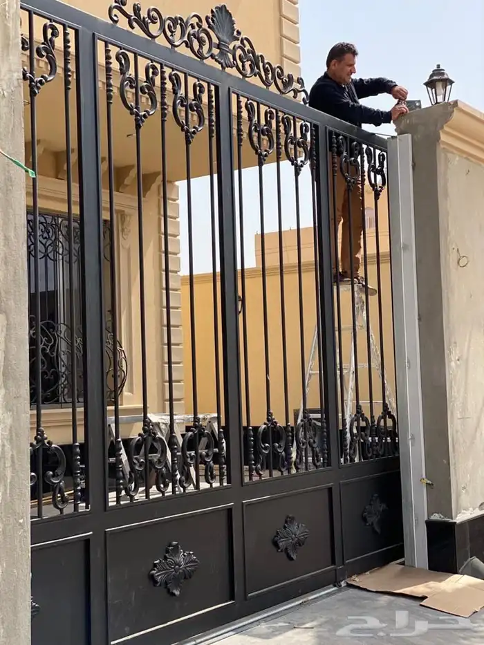 مصنع حداده ابواب وسلالم دربزينات درج شبابيك حماية حديد 20