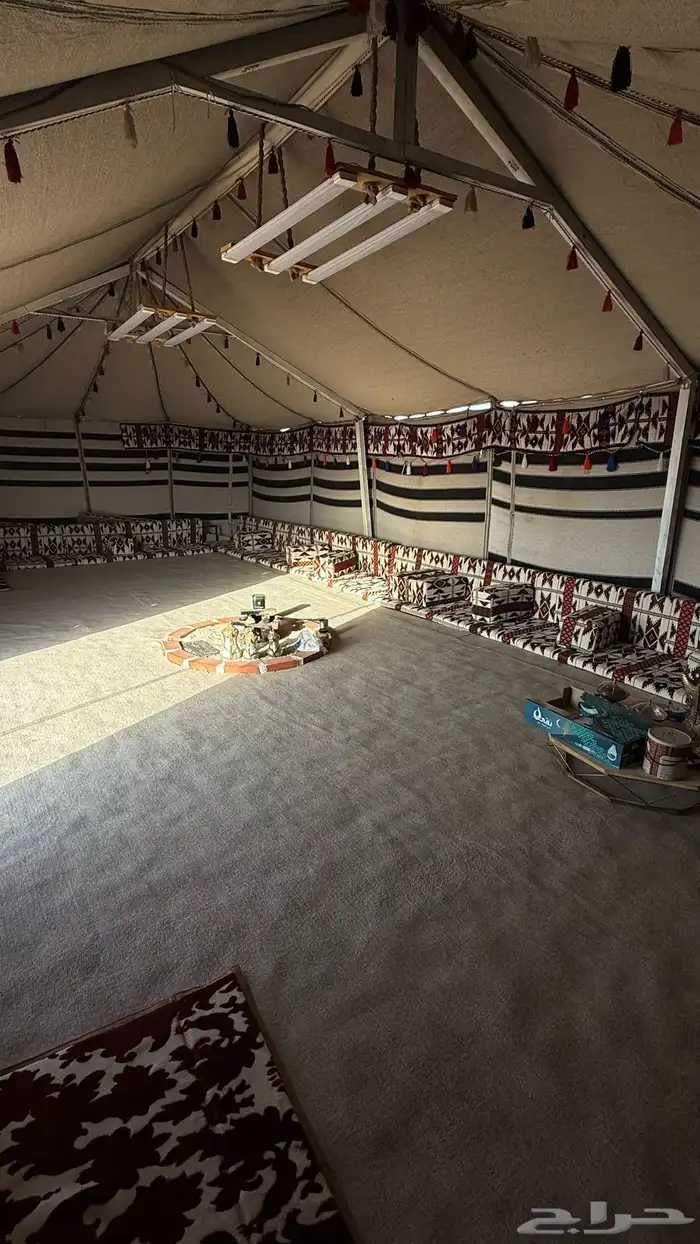 بيت شعر ابيض شبه جديد مع الاثاث 0