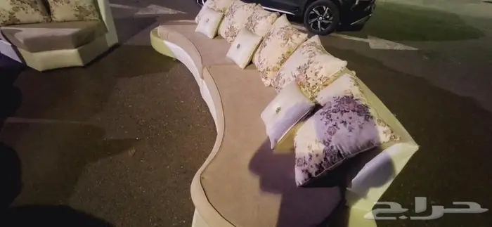 كنب خمس قطع استخدام شخصي نظيف وخالي من الكسور 1