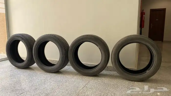 طقم كفرات لوفن شرط مقاس 235 50 18 شبه جديده تاريخ نص 22 3