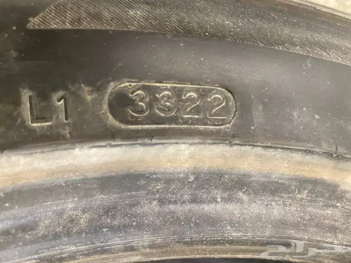 طقم كفرات لوفن شرط مقاس 235 50 18 شبه جديده تاريخ نص 22 8