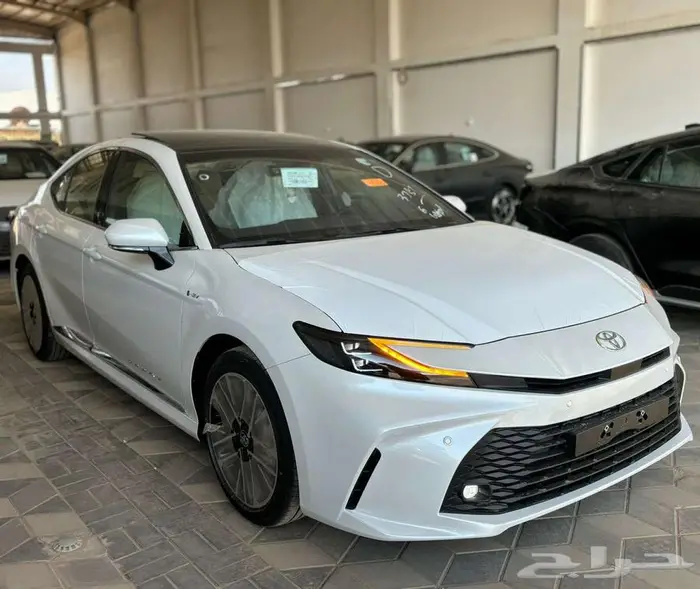 تويوتا كامري هايبرد LE 2025 1