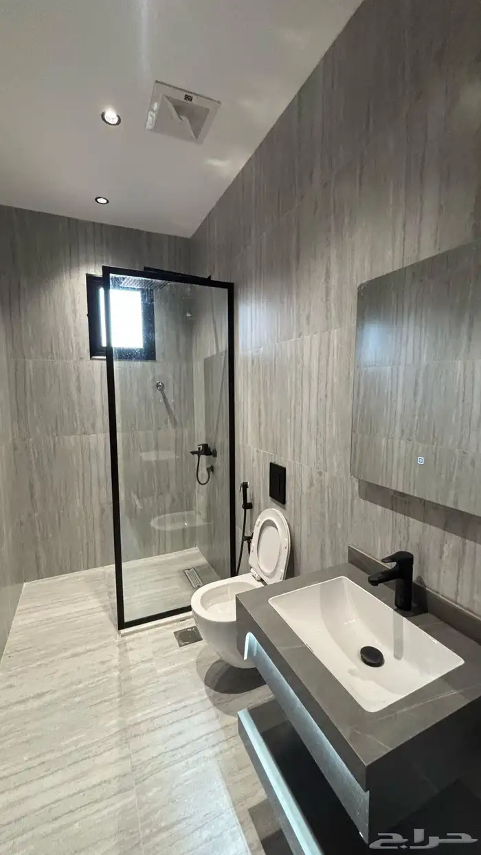 فلل بالعزيزيه قريبه من البيك 9