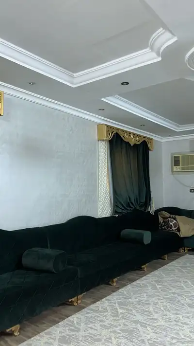 كنب مجلس نضيف 5X8 مع الستاير 2