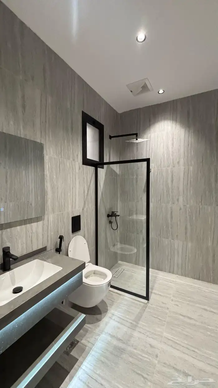 فلل بالعزيزيه قريبه من البيك 12