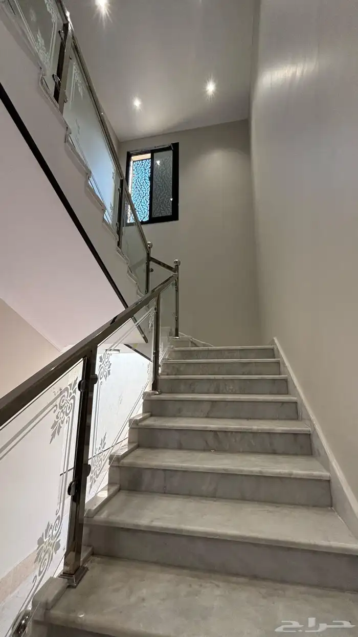 فلل بالعزيزيه قريبه من البيك 25