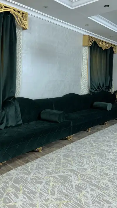 كنب مجلس نضيف 5X8 مع الستاير 4