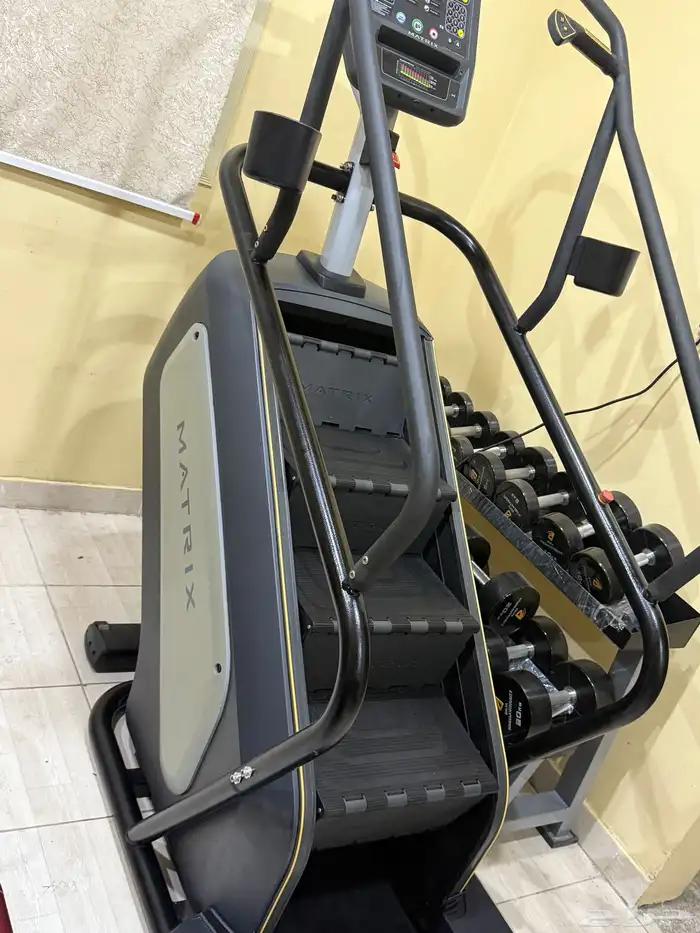 اجهزة رياضية اجهزة نادي درج نادي سلم نادي امريكي ماتريكس 1