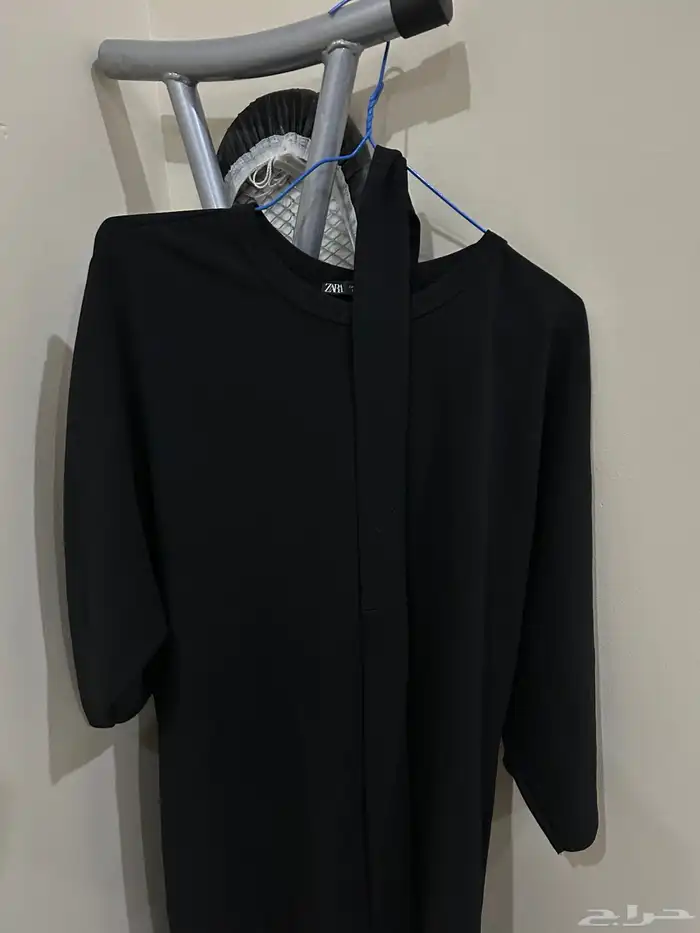 فستان زارا شتوي مقاس مديم وجلابيه مقاس 8 0