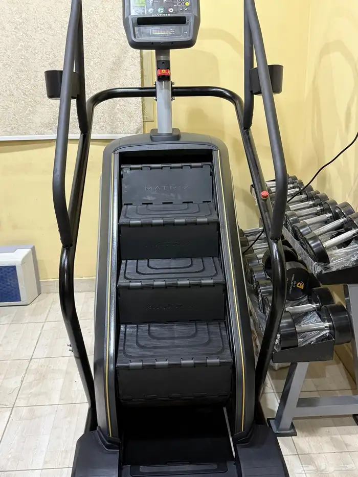 اجهزة رياضية اجهزة نادي درج نادي سلم نادي امريكي ماتريكس 5