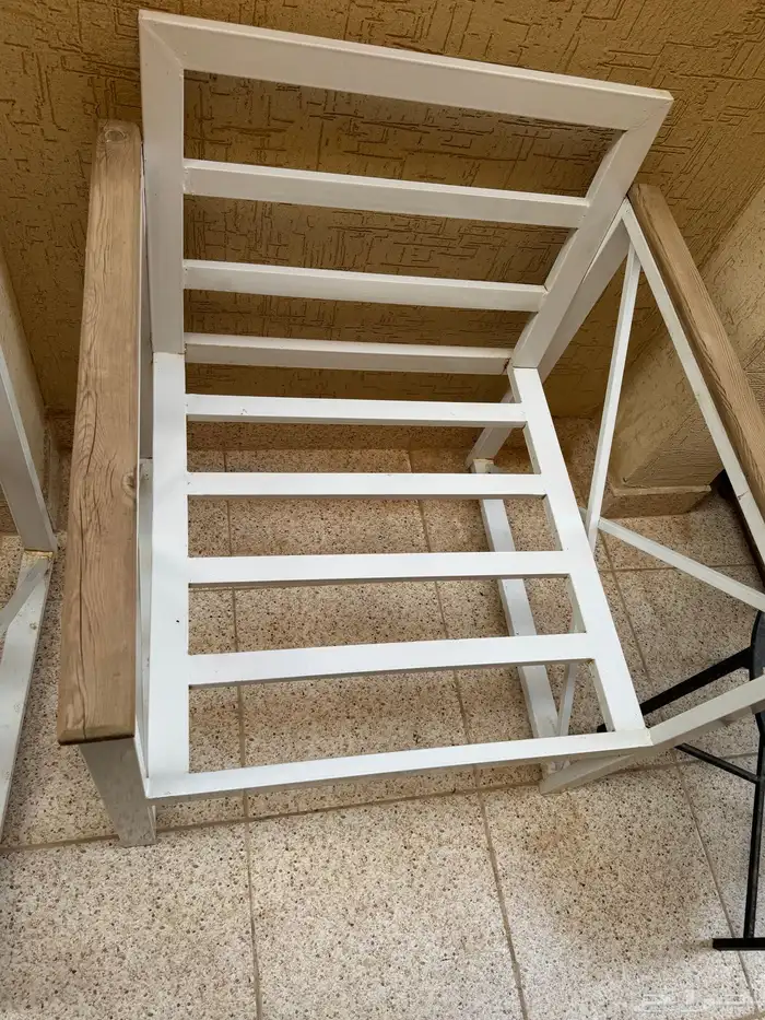 كرسي مفرده 2 وكرسي شخصين وطاوله 1