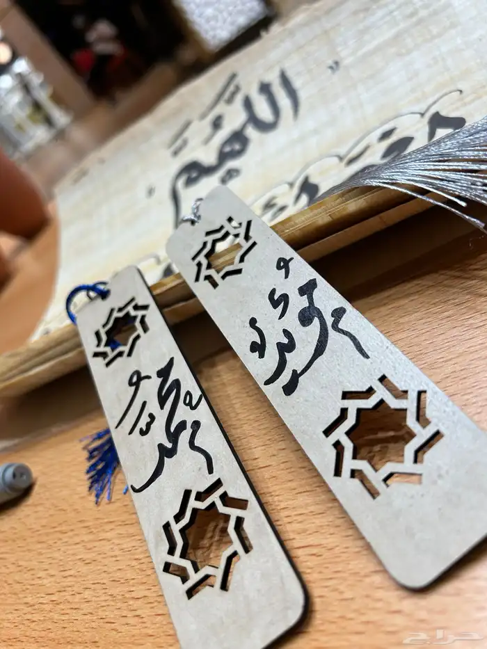 خطاط للكتابة على الأكواب والعطور والهدايا وأوشحة التخرج 6
