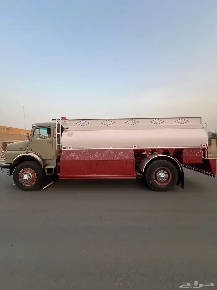 وايت مرسيدس عادي بوز موديل 1983 نظيف 7