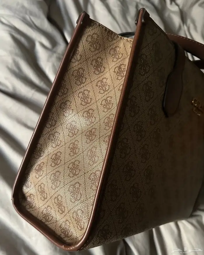 للبيع حقيبة يد نسائية ماركة جيس Guess 3