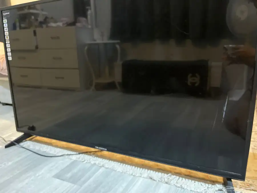 شاشة TELEZONE 65 بوصه نضيف ولا فيه إلا مشكله واحده 0