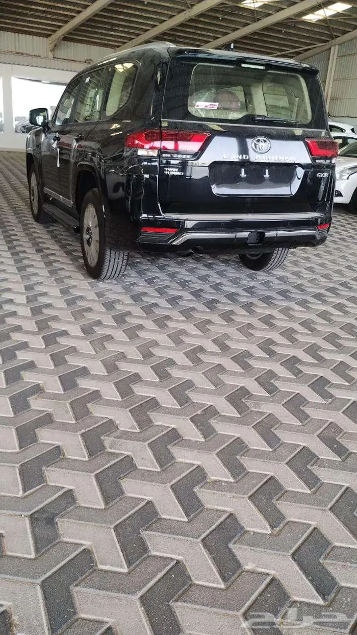 لاندكروزر جي اكس ار L3 وL4موديل 2025 اللون اسود 2