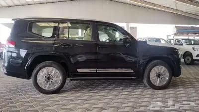 لاندكروزر جي اكس ار L3 وL4موديل 2025 اللون اسود 6