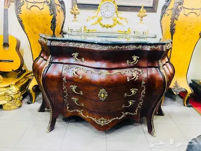 انتيك فاخر جدا جدا جدا طاولات-مداخل- كونسول - بترينات -بوفيه 10