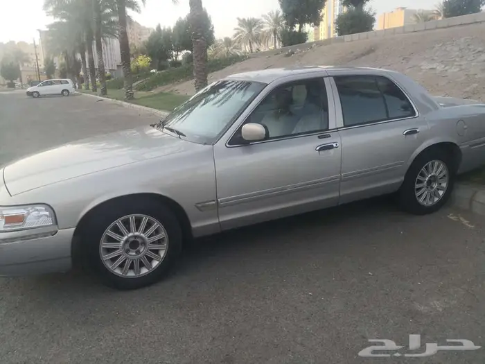 للبيع جراند ماركيز 2010 0