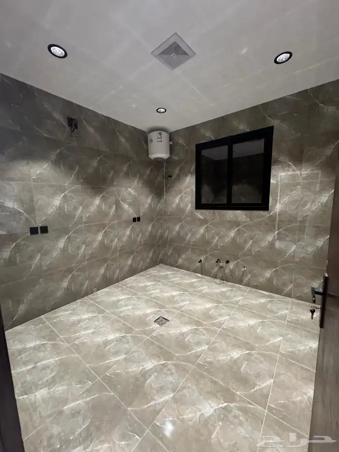 للبيع دور ارضي وعلوي منفصله في الندوه 15