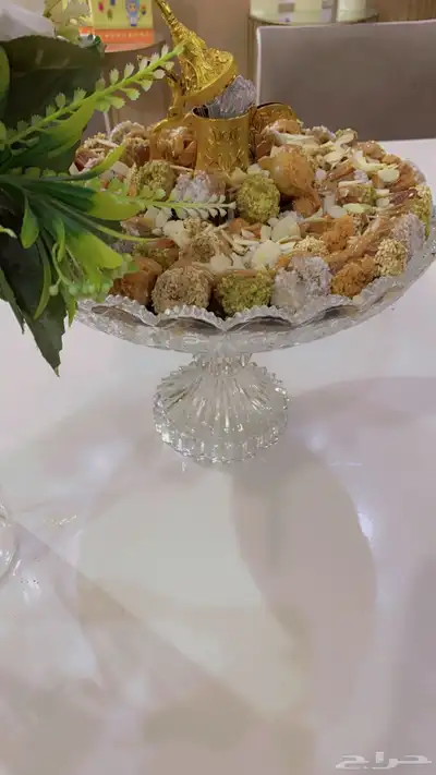 تمر محشي كيلو ونص بصحن كرستال وعبارات من اختياركم 7