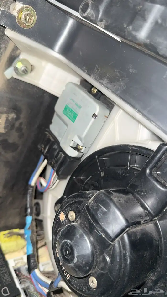 جميع قطع غيار جيب لكزس وكاله LX470 موديل 2004 20