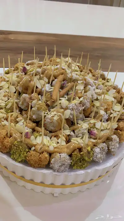 تمر محشي كيلو ونص بصحن كرستال وعبارات من اختياركم 8