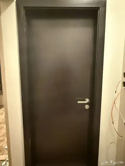 باب بني خشب مع مفصلة للبلب واليد 0
