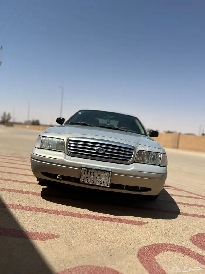 فورد فكتوريا ممشى قليل للبدل فقط بسيارة عائلية 1