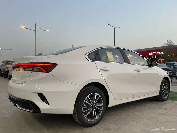 كيا سيراتو(K3) 2024 فل كامل فتحه سقف وارد الصين ( بنزين)1.5L 4