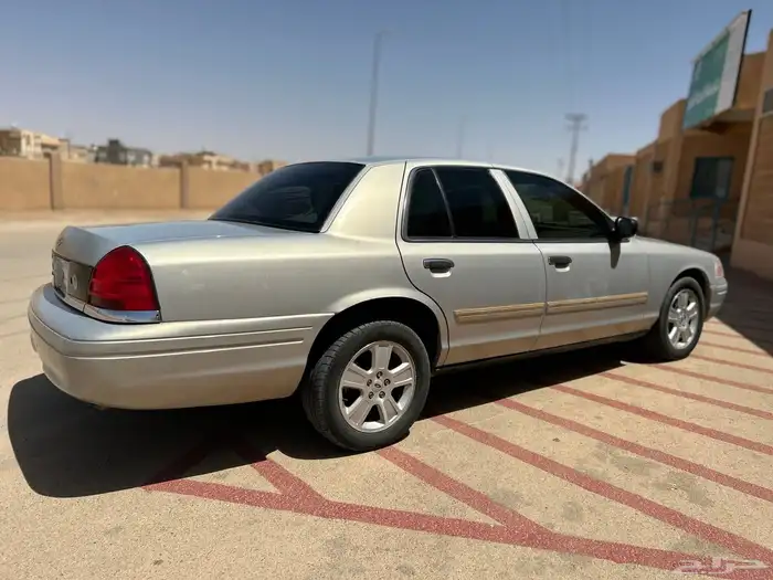 فورد فكتوريا ممشى قليل للبدل فقط بسيارة عائلية 2