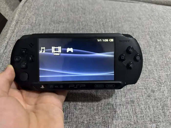 Sony Psp Street With 2 Games 0