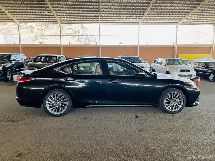 لكزس اي اس 350 2025 جديدة 1