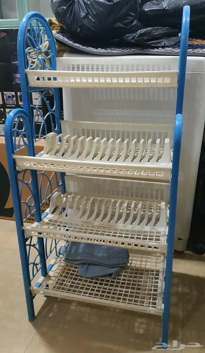 ادراج خشب وسلة مواعين 0