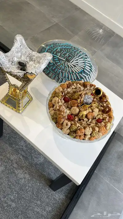 تمر محشي كيلو ونص بصحن كرستال وعبارات من اختياركم 5