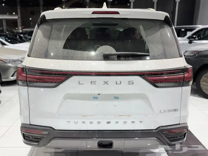 لكزسBB LX600 بريمي 2025 ابيض احمر 8