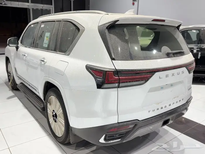 لكزسBB LX600 بريمي 2025 ابيض احمر 6