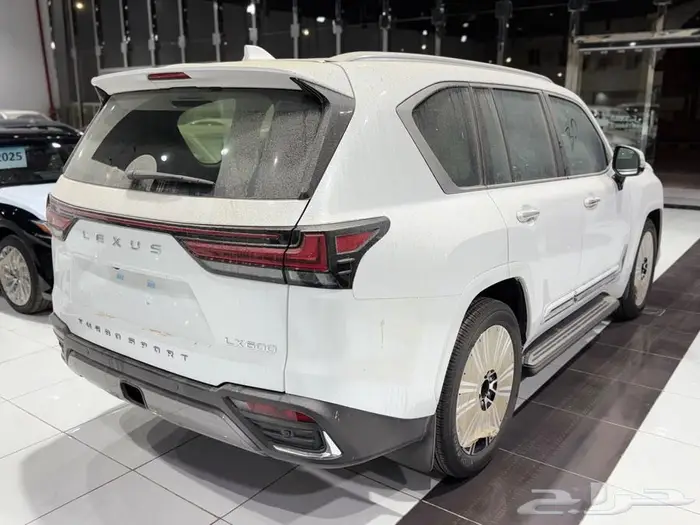 لكزسBB LX600 بريمي 2025 ابيض احمر 7