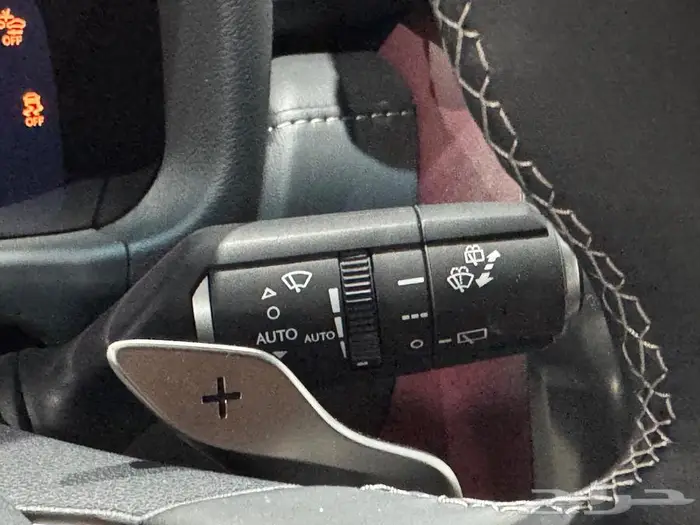 لكزسBB LX600 بريمي 2025 ابيض احمر 16