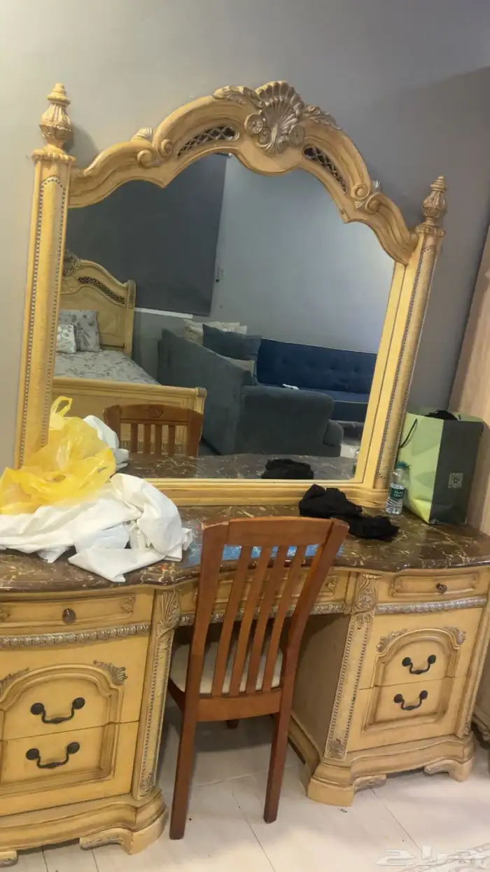 غرفه نوم بسرير مفرد وتسريحه مستخدم. بسعر رمزي 400ريال 3