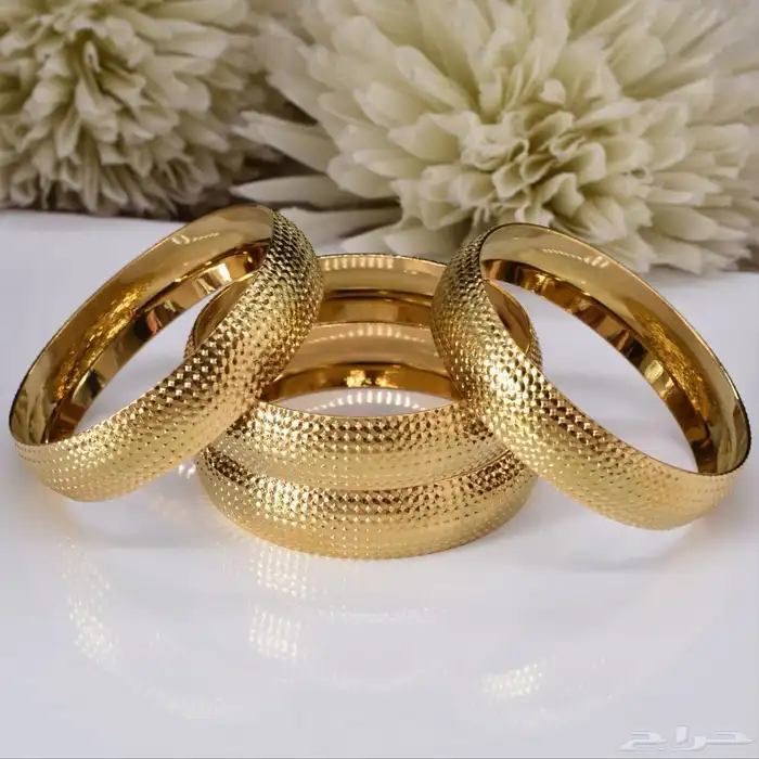 إطلالات ذهبيه عصريه بسعر خيال 14