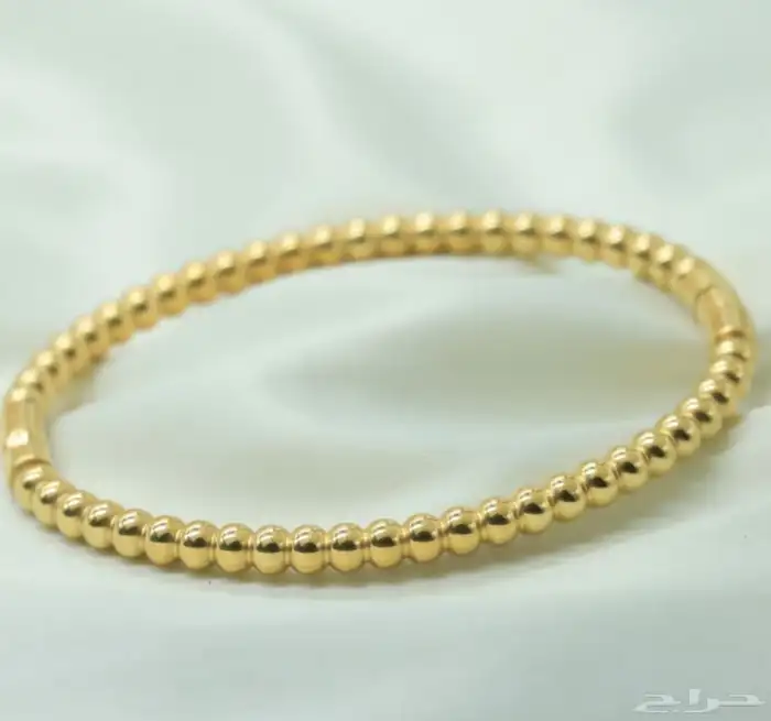 إطلالات ذهبيه عصريه بسعر خيال 23
